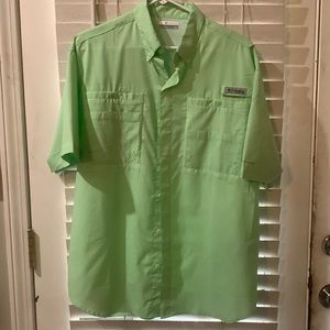 Like new Columbia dress shirt adult M